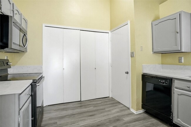 Building Photo - 134 London Ln