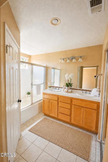 Building Photo - 4576 La Tuna Ct