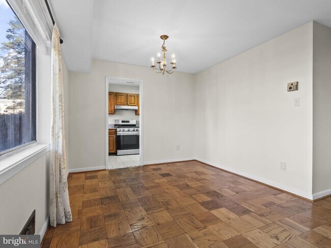 Building Photo - 10613 Montrose Ave