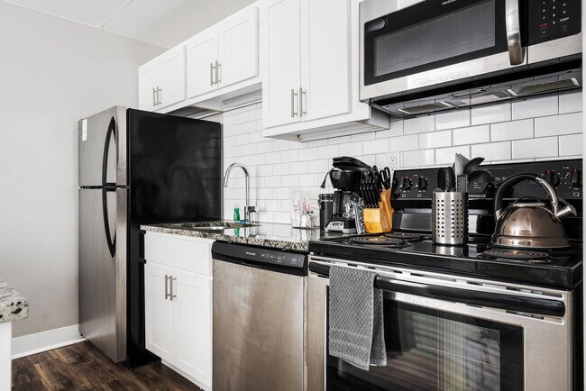 Building Photo - 615 N East St