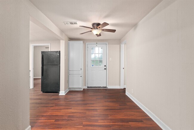 Building Photo - 4118 Scenic Dr