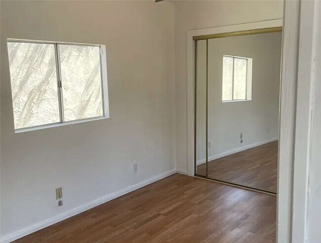 Building Photo - 8724 Ruthelen St