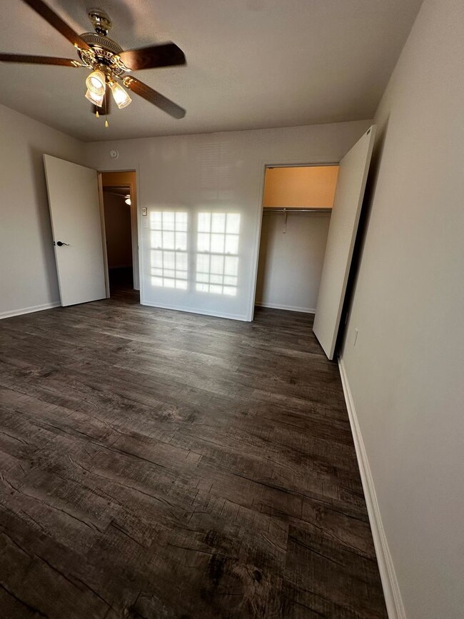 Building Photo - Adorable 3 Bedroom Townhouse- Lots of Stor...