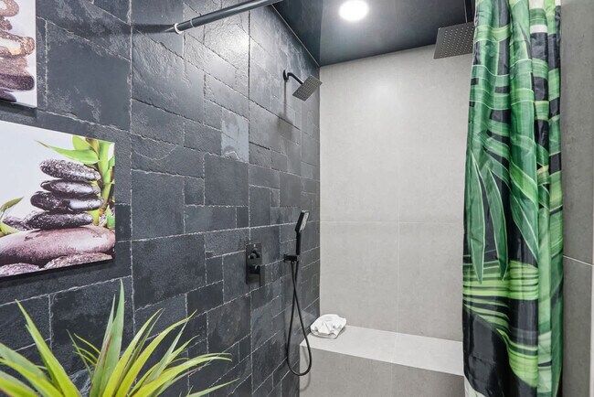 Building Photo - 8743 Thomas Dr