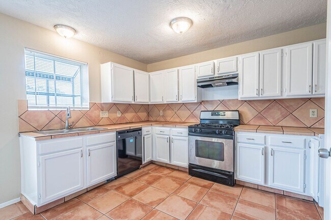 Building Photo - 2516 Orion Dr