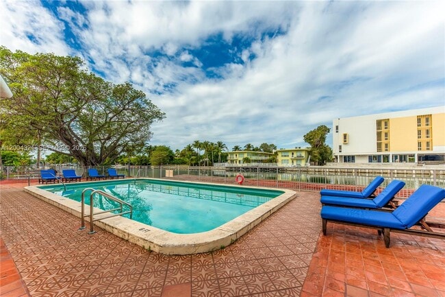 Building Photo - 1255 Marseille Dr