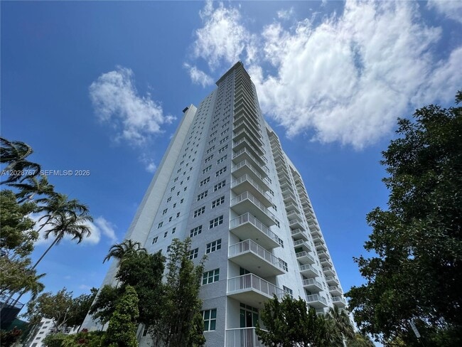 Building Photo - 14951 Royal Oaks Ln