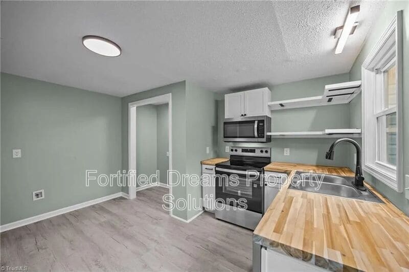 Building Photo - 608 Montgomery St