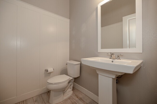 Building Photo - 196 E Main Ave