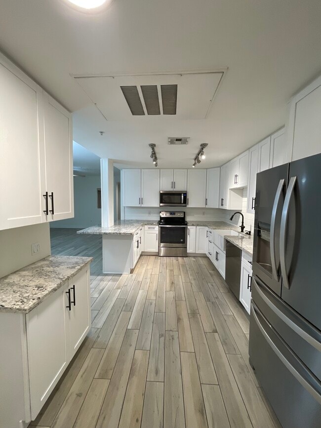 Building Photo - 15050 N Thompson Peak Pkwy