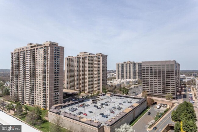 Building Photo - 3713 S George Mason Dr