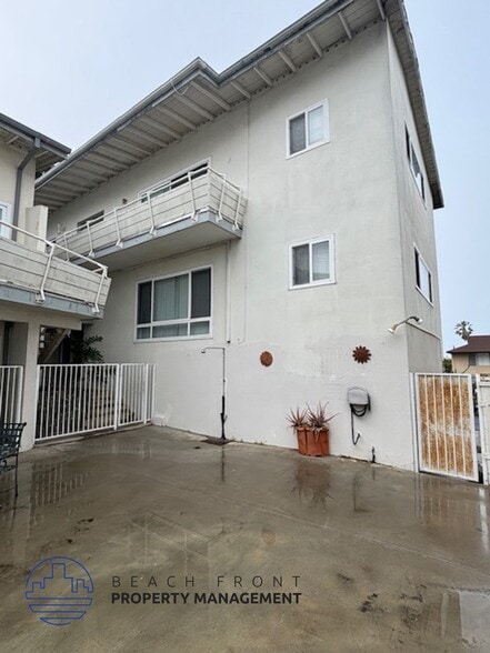 Building Photo - 205 Via Riviera