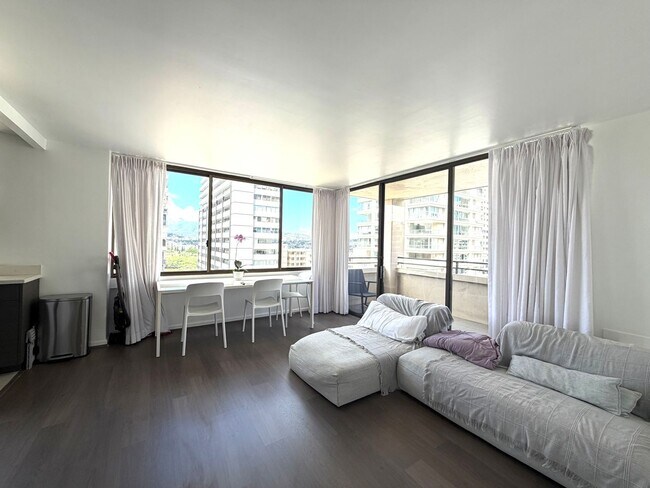 Building Photo - Partly Furnished / 1 Bedroom, 1 Bathroom, 1 Parking (Waikiki Skytower)