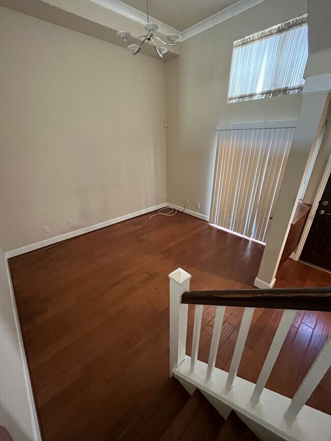 Building Photo - Spacious 2-Story Home with 2-Car Garage in San Gabriel