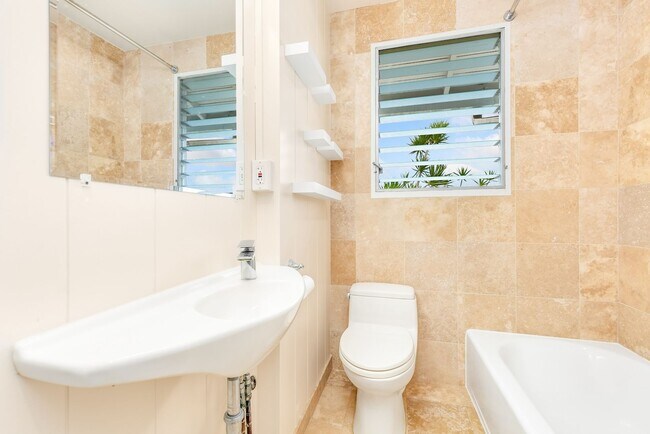 Building Photo - Charming 4-bedroom, 2-bathroom single-family home