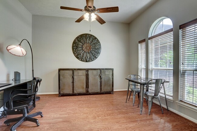Building Photo - 9127 Morningstar Dr