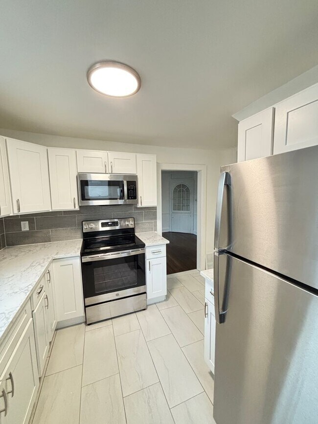 Building Photo - 409 E Washington Ave