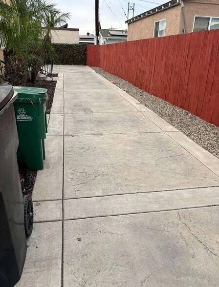 Building Photo - 3676 Euclid Ave