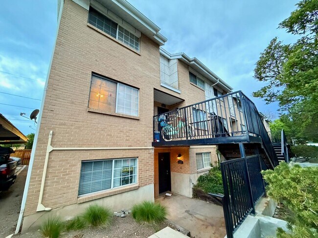 Building Photo - 136 E 400 N