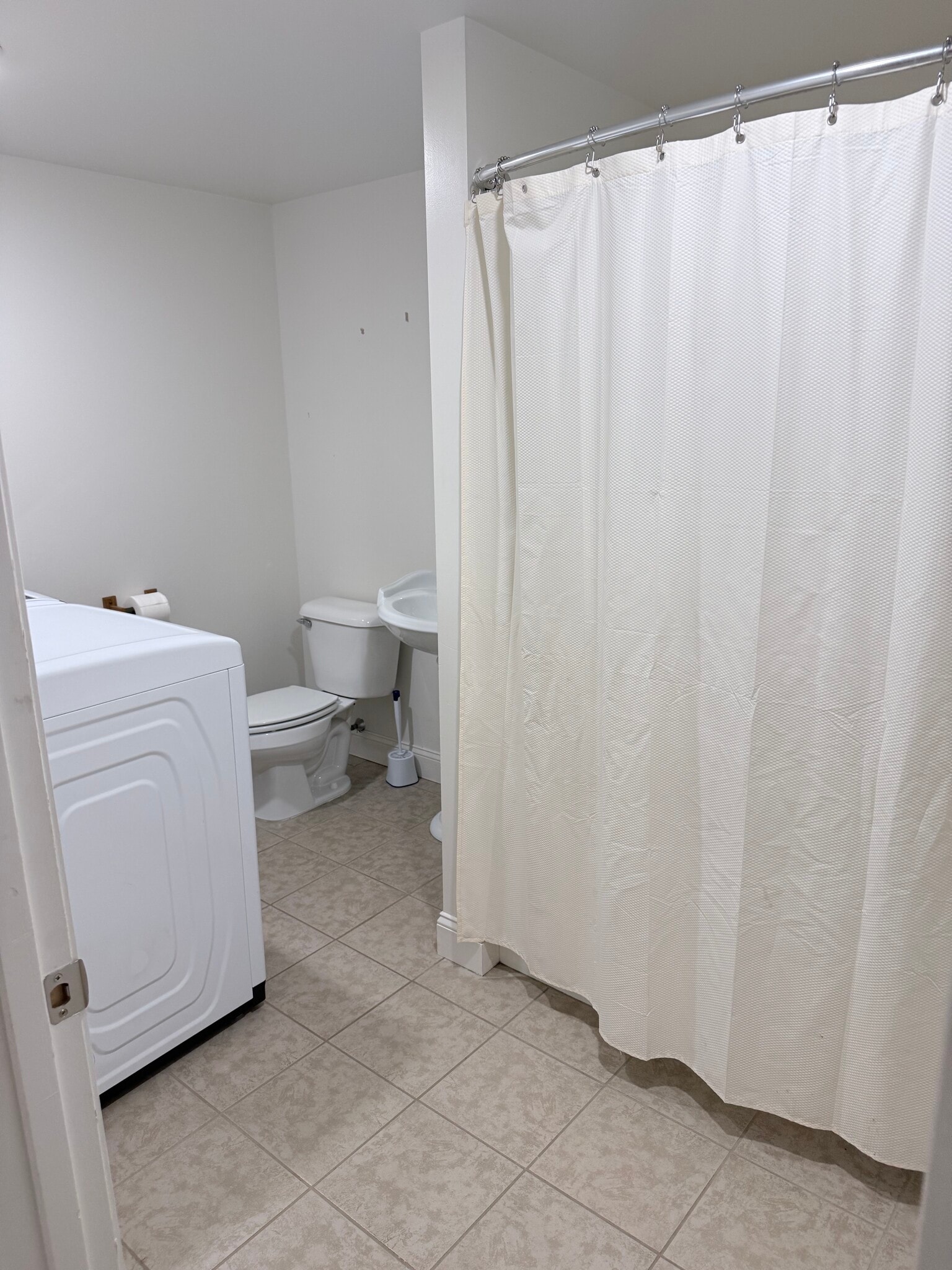 Basement full bathroom with washer & dryer - 7 Pleasant Woods