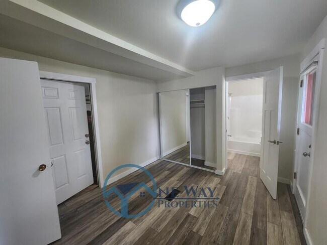 Building Photo - 4624 Grandview Dr W