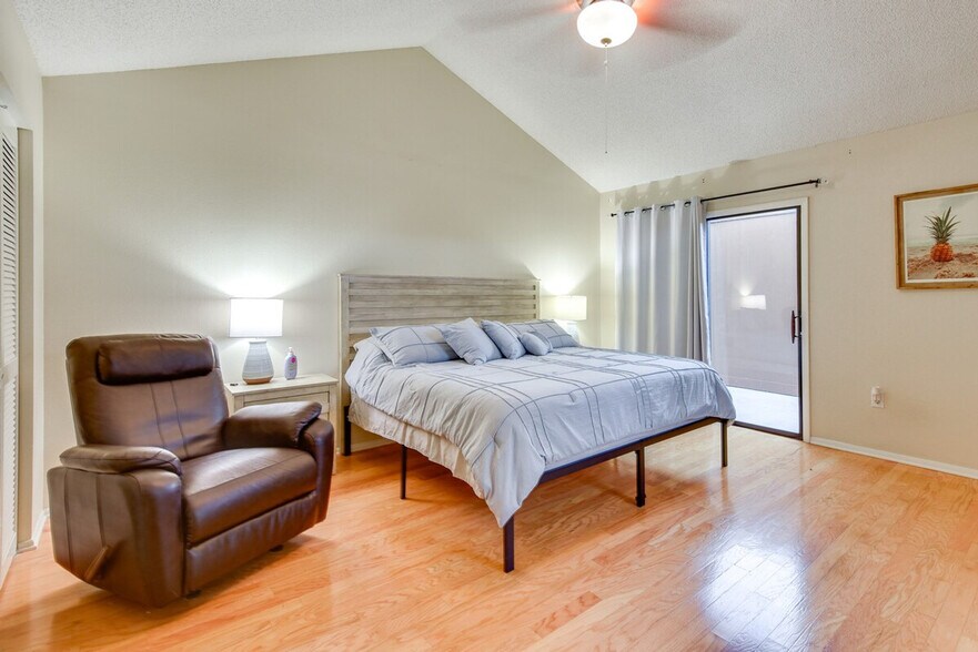 Building Photo - 7511 4th Ave W