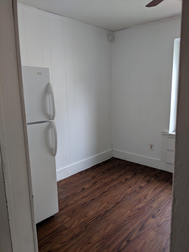 Building Photo - 4 bedroom house for rent