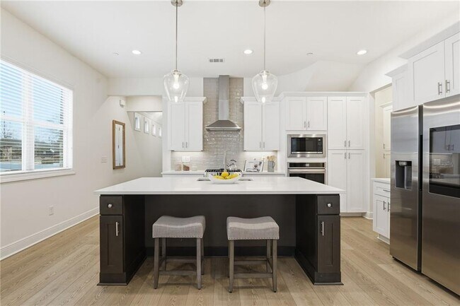 Building Photo - 110 Via Roma