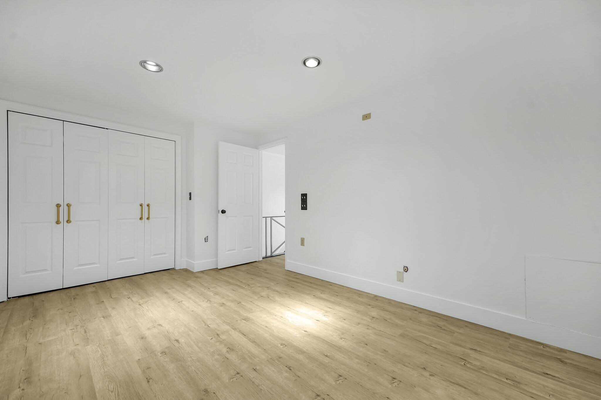 Building Photo - 992 Neil Ave