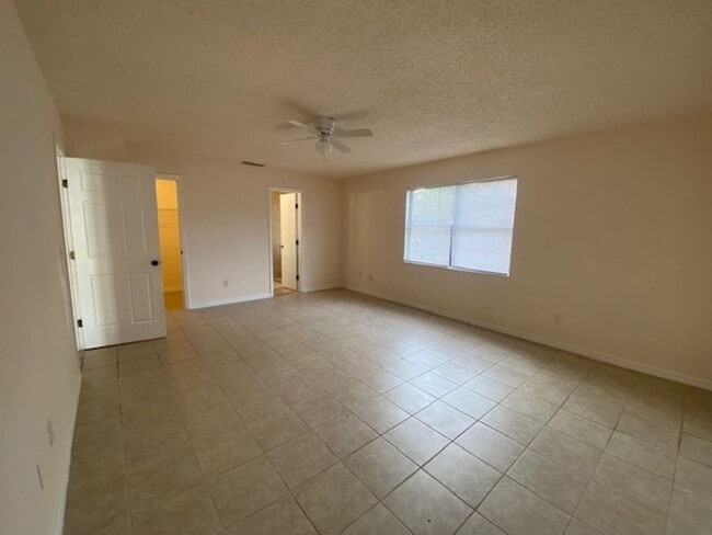 Building Photo - Charming 2-Bedroom, 2-Bath Single Family Home with 1 Car Garage- Fully Renovated House