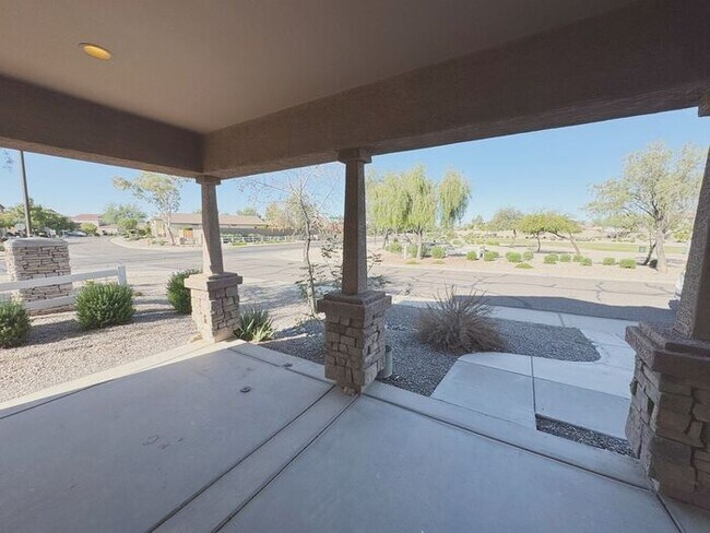 Building Photo - MOVE IN SPECILAS!! 5BD 3BA IN JOHNSON RANC...