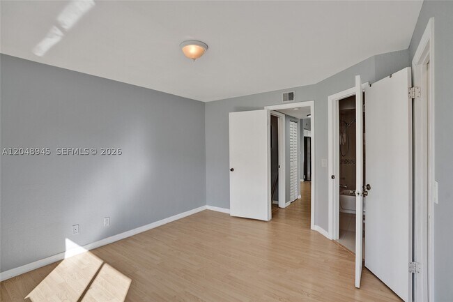 Building Photo - 12760 Vista Isles Dr