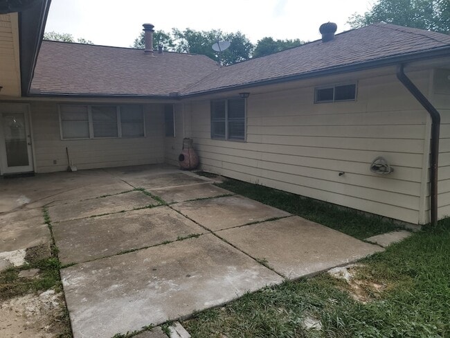 Building Photo - 110 La Fawn Cir