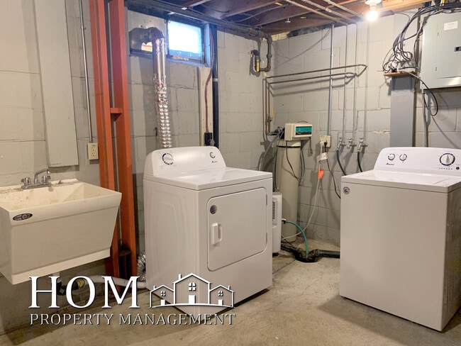 Building Photo - 335 Dolph Rd