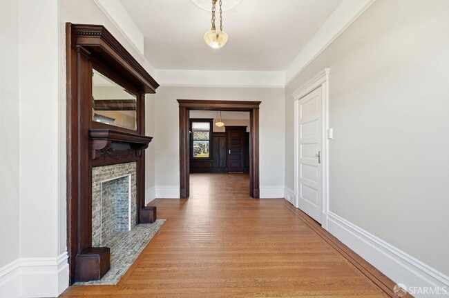 Building Photo - 1529 Hampshire St