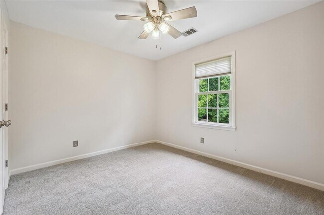 Building Photo - 2565 Chestea Dr NE
