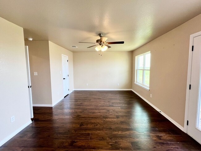 Building Photo - MOVE IN SPECIAL - One Month Free Rent