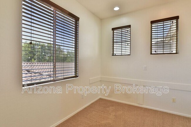 Building Photo - 875 S Porter St