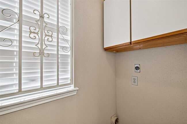 Building Photo - 2910 Grants Lake Blvd