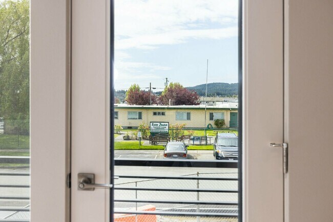 Building Photo - 918 21st St