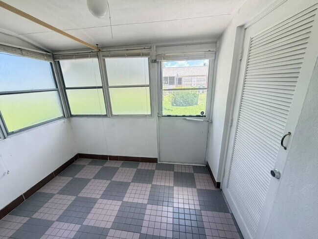 Building Photo - 2727 Dudley Dr W