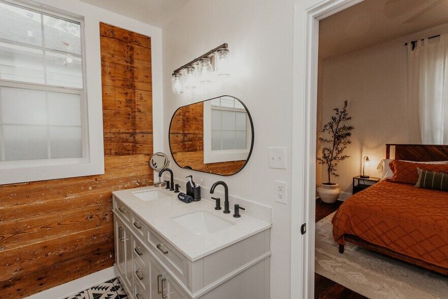 Building Photo - 3728 Homan Ave