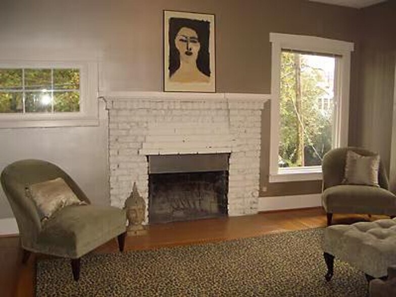 Building Photo - 515 21st Ave E