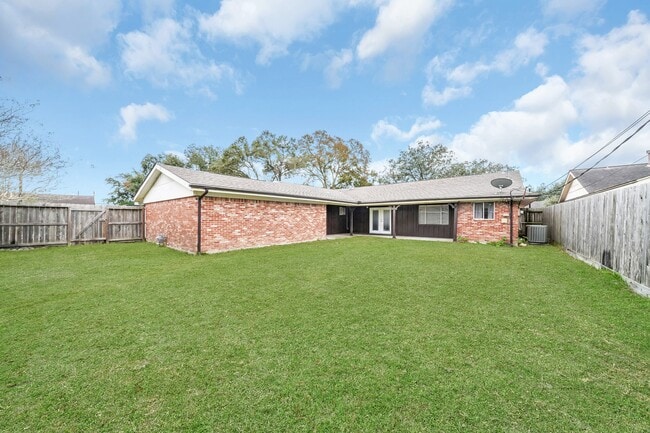 Building Photo - 4002 Martinshire Dr