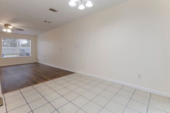 Building Photo - 108 N Gray Ave