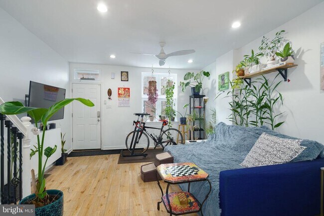 Building Photo - 3045 Baltz St