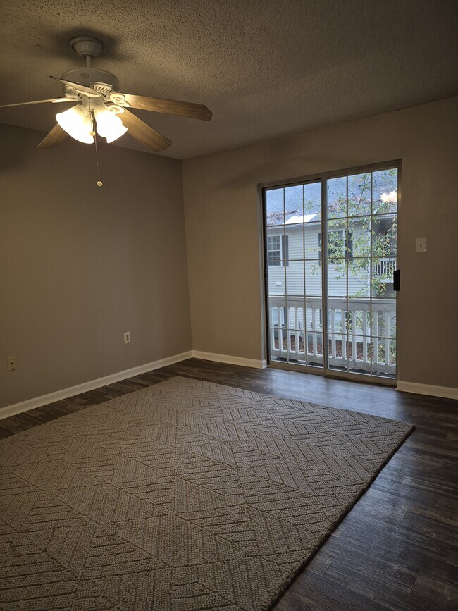 Building Photo - 2092 S Sherwood Dr