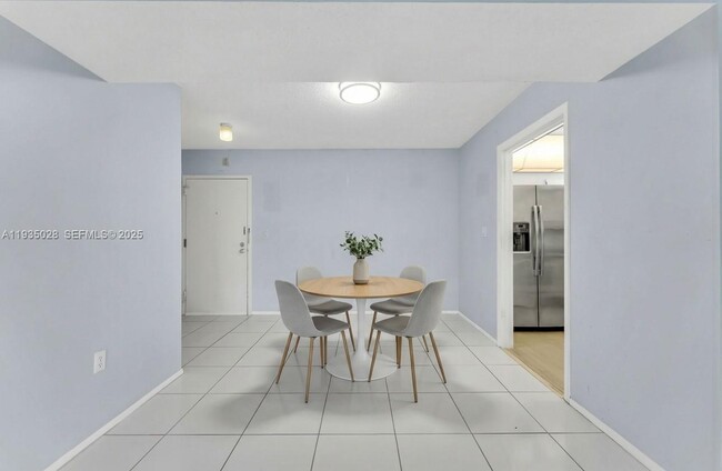 Building Photo - 4172 Inverrary Dr