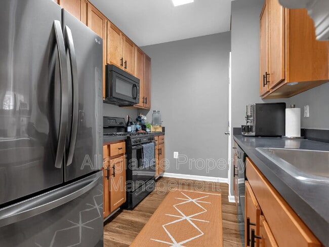 Building Photo - 4852 Eisenhower Ave