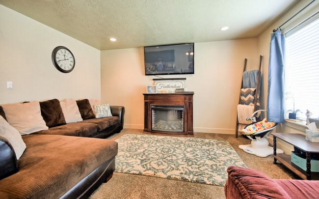 Building Photo - 3 bedroom 2.5 bath in Spanish Fork